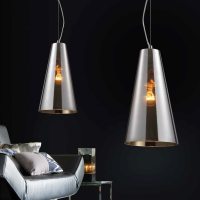 Lampa wisząca Capo Azzardo AD8083-1 wykonana z chromowanego metalu oraz szklanego klosza w kolorze chromu