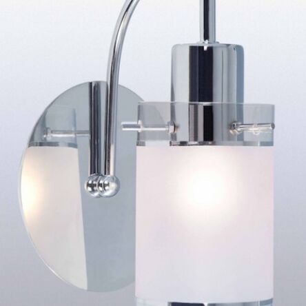 Kinkiet Vigo  MBM1560/1 Italux  nowoczesna lampa wykończenie w kolorze chromu klosz w kształcie tuby ze szkła mlecznego i transparentnego