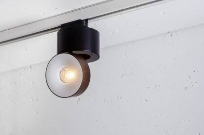 Reflektor Geit NT edge.LED Adaptor 3F CRI80 Labra  7.0699   tuba z regulowanym strumieniem światła na szynie techniczna różne kolory wykończenia