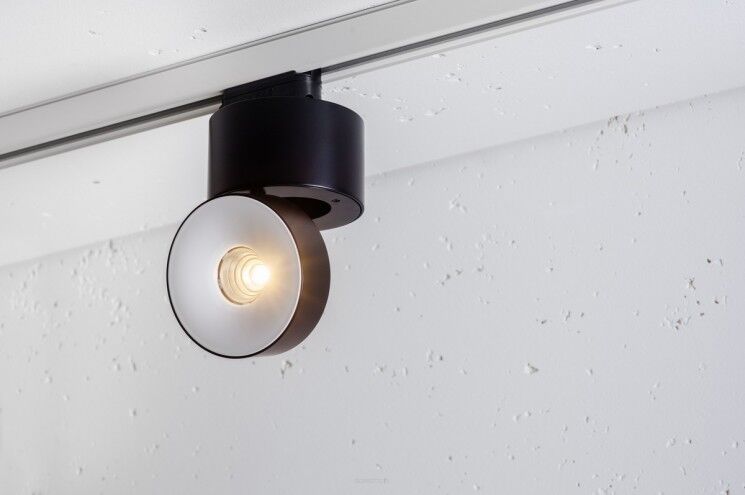 Reflektor Geit NT edge.LED Adaptor 3F CRI80 Labra  7.0899  do montażu na szynie techniczna różne kolory wykończenia reflektor ma kształt okrągły