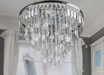 Lampa wisząca / plafon Azzardo Kalabria DEL-3872-6P z metalu o wykończeniu aluminiowym składa się z kryształków w kształcie łezek kółek oraz prostokątów okrągła podstawa