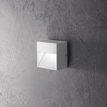 Kinkiet DOWN AP1 BIAŁY Ideal Lux  115382 z aluminiowego ma kolor biały akrylowy dyfuzor idealna jako oświetlenie schodowe IP44