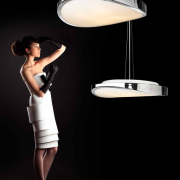 Lampa wisząca Circulo 58 chrom AZzardo MD 5657L AZ0988 CH wykonana jest ze stali w kolorze chromu i szkła